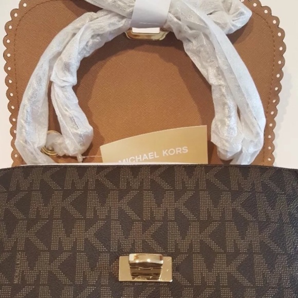 ❗️SOLD❗️Michael Kors Vivian purse FREE MK Wallet - Picture 3 of 8