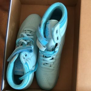 Reebok size 9 1/2 women's blue high tops