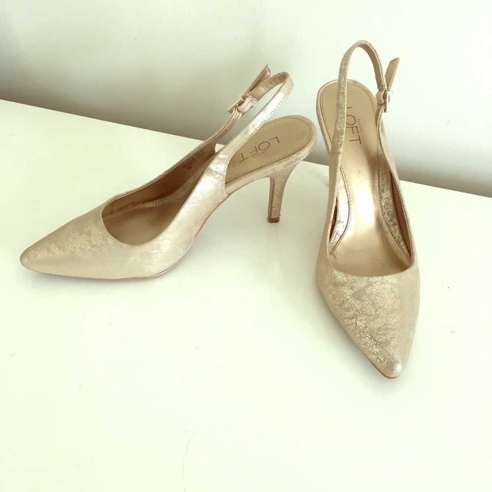 Pointy low heels