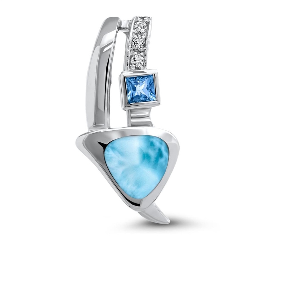 Marahlargo necklace and earrings set.