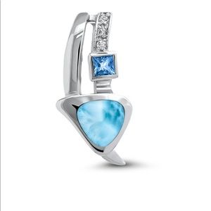 Marahlargo necklace and earrings set.