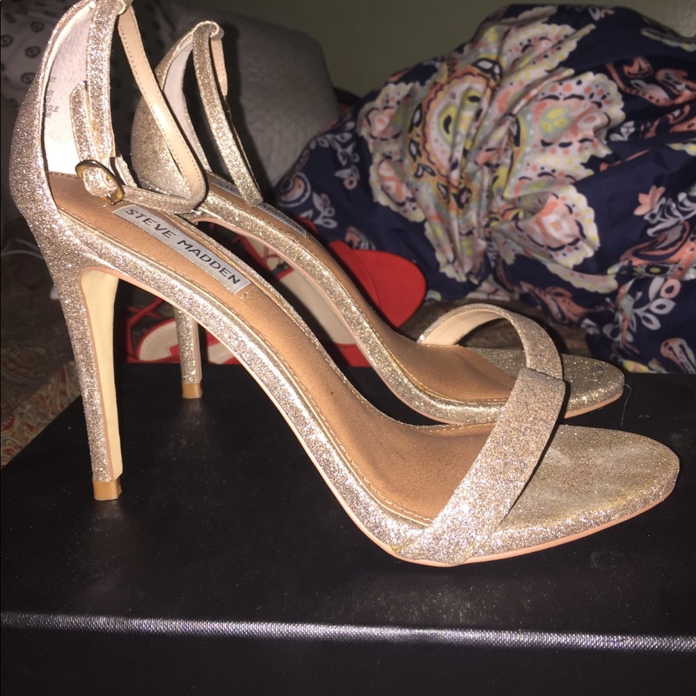 Steve Madden Gold sandals with gold glitter