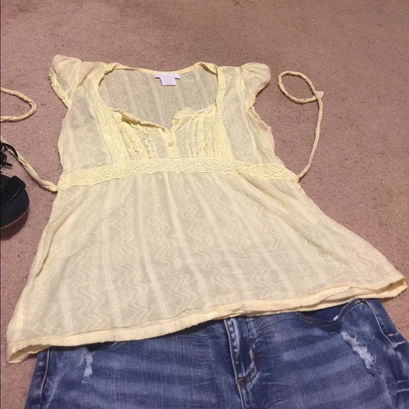 Cute yellow top πΈπ½ - Picture 3 of 8