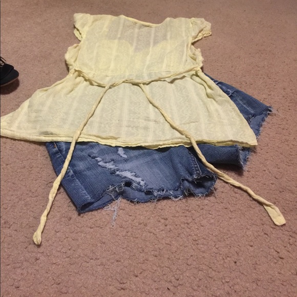 Cute yellow top πΈπ½ - Picture 8 of 8