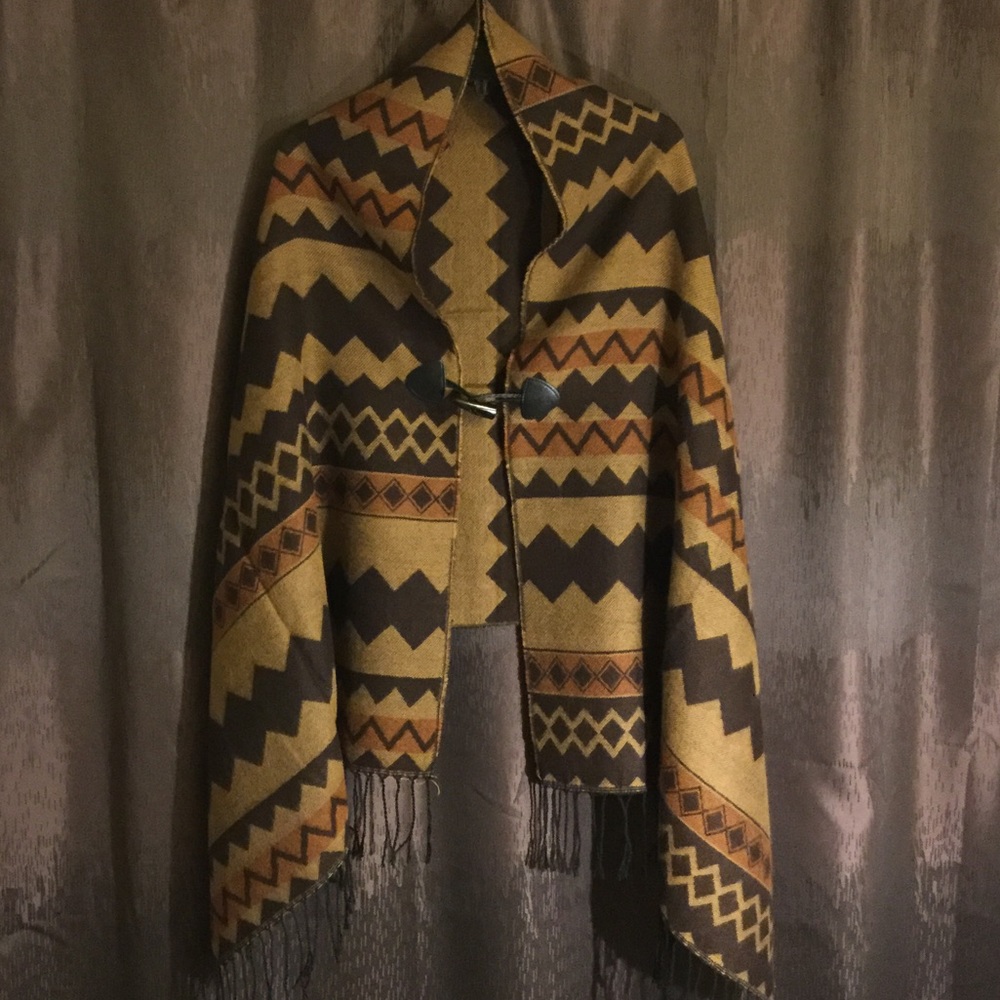 🆕NWOT Brown Fringed Oversized Aztec Toggle Scarf