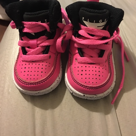 Nike - Picture 3 of 3