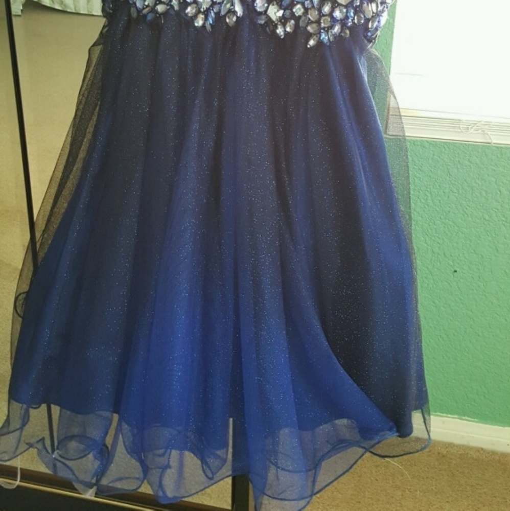 Dress - Picture 3 of 4