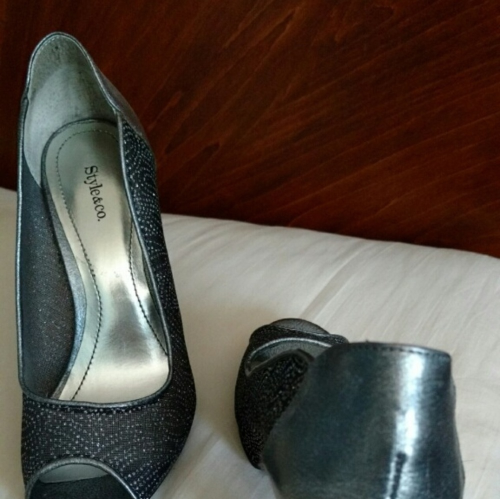 Heels - Picture 2 of 4