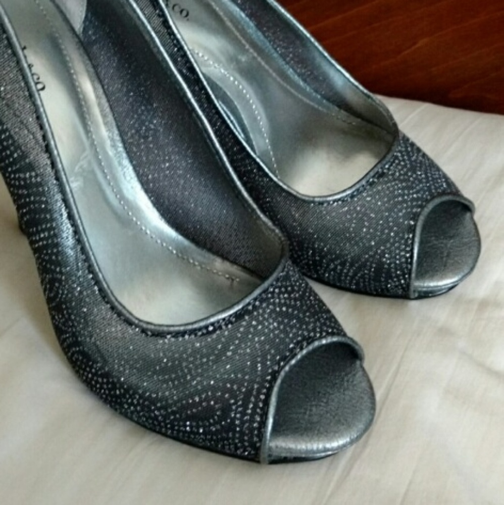 Heels - Picture 3 of 4