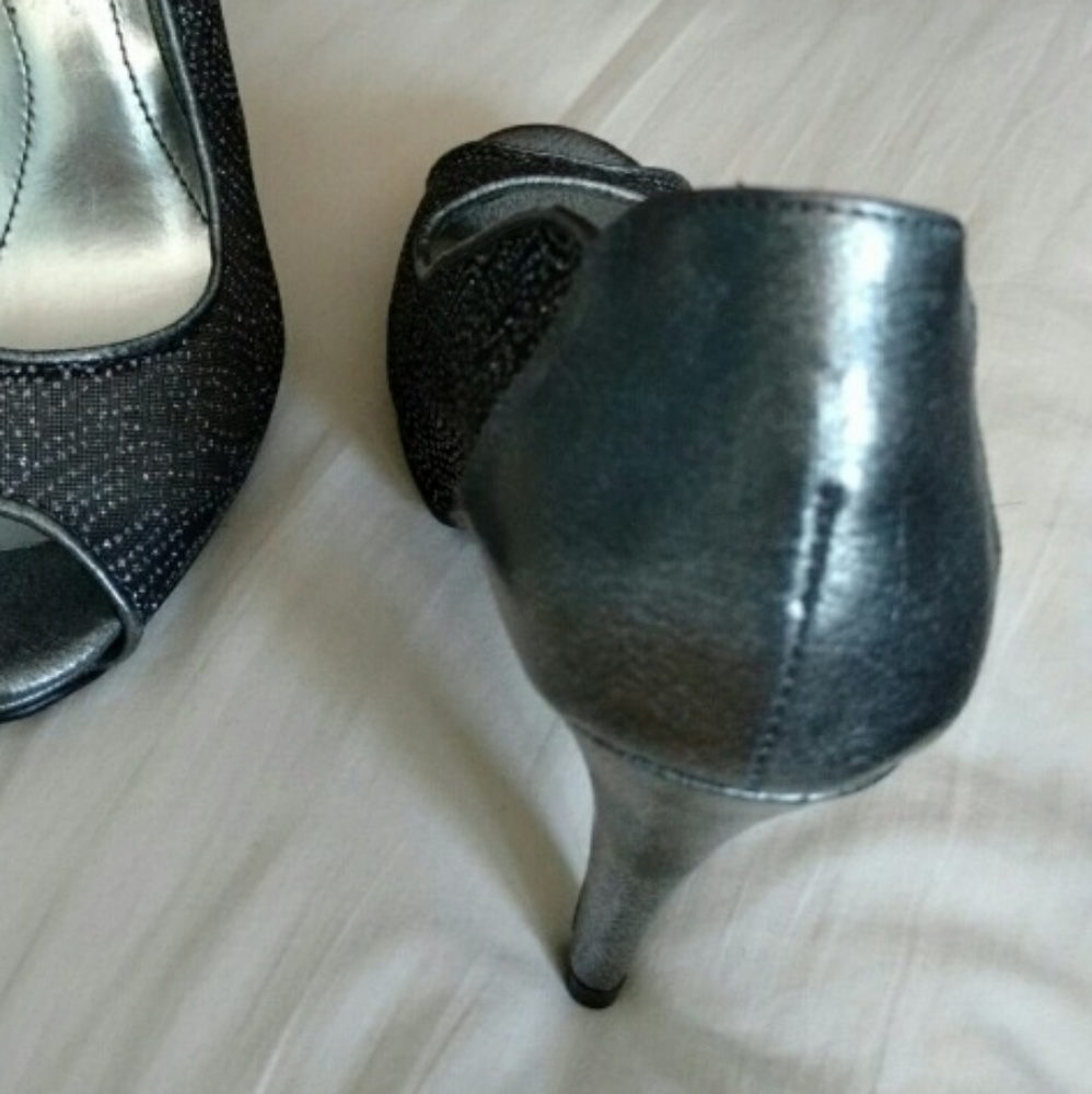 Heels - Picture 4 of 4