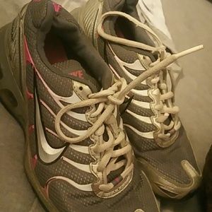 2 pairs of Nike shoes