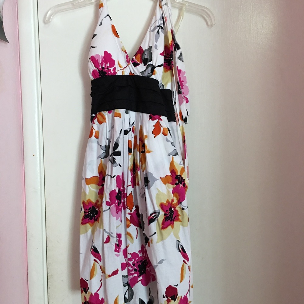 Floral mini dress with v neck and halter neckline