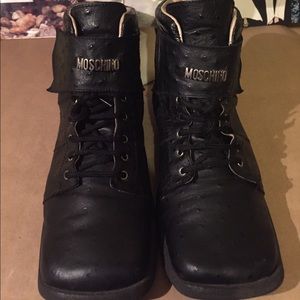 🎇MOSCHINO ALLIGATOR VELCO STRAP BOOTS🎇Vintage 🍂 🎇MOSCHINO ALLIGATOR VELCO STRAP BOOTS🎇Vintage 🍂