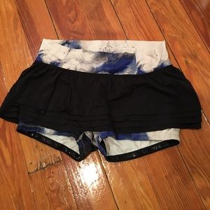 Size 8 lululemon skort