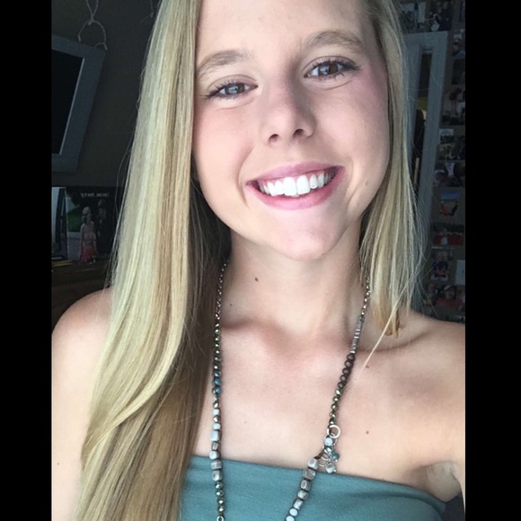 Meet your Posher, Alexis - Picture 1 of 1