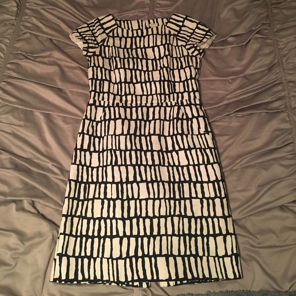 Hardly worn, super chic dress!