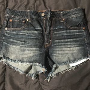 High-waisted Jean shorts