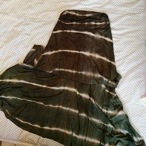 NWOT Renee C. Maxi skirt with ruched sides