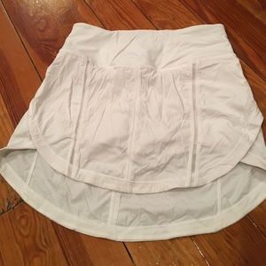EUC size 2 white lululemon skort