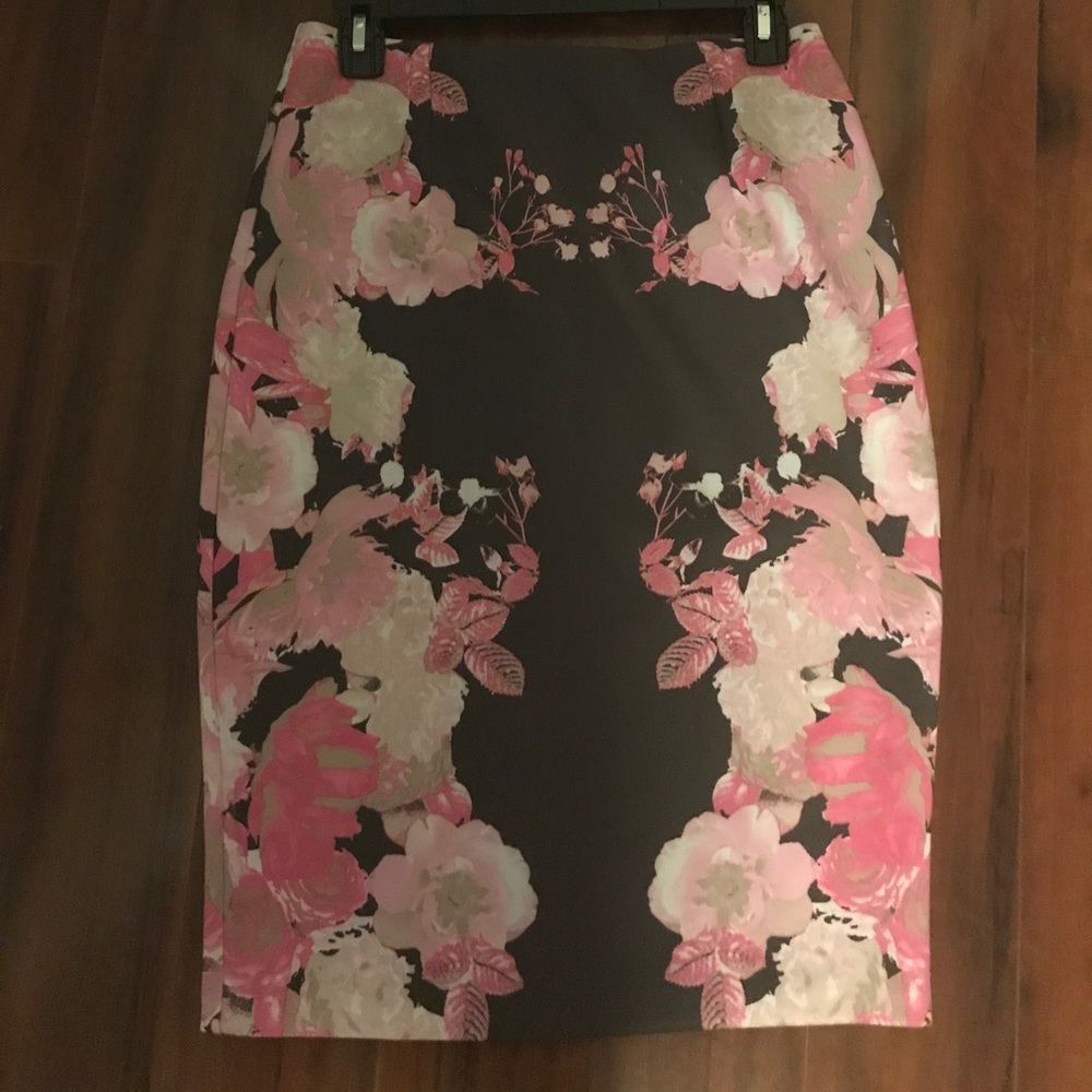 🌷🌹🌷🌷!! Floral INC pencil skirt!!!