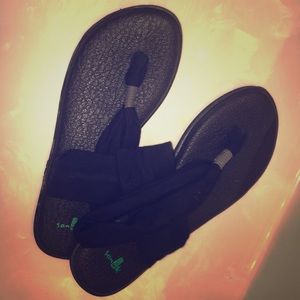 Sanuk yoga mat sandals