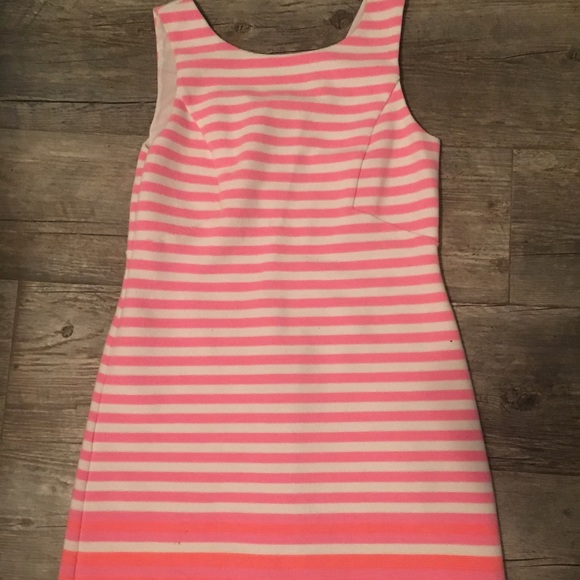 Lilly Pulitzer Dresses & Skirts - Lilly Pulitzer pink dress size small