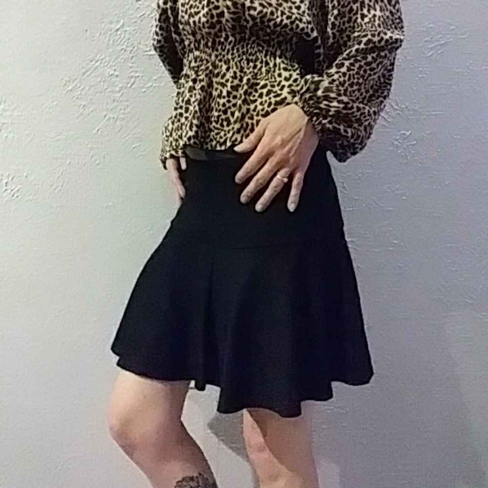 NWT Black Guess Skirt