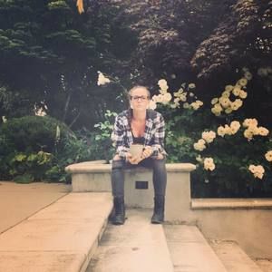 Meet your Posher, Caitlin