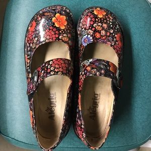 Alegria nursing shoes. Gently worn