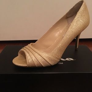 Gold Nina peep toe pump