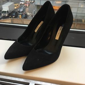 classic black suade pump