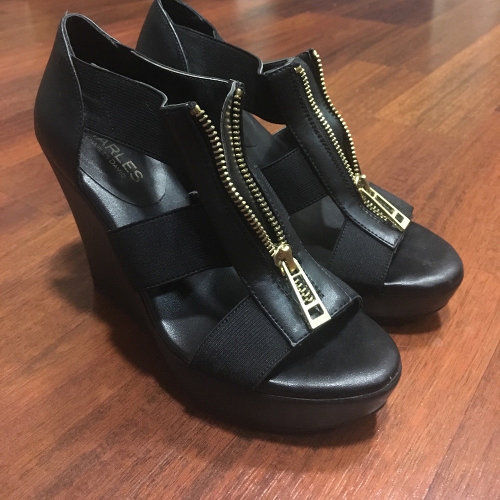 Black wedges