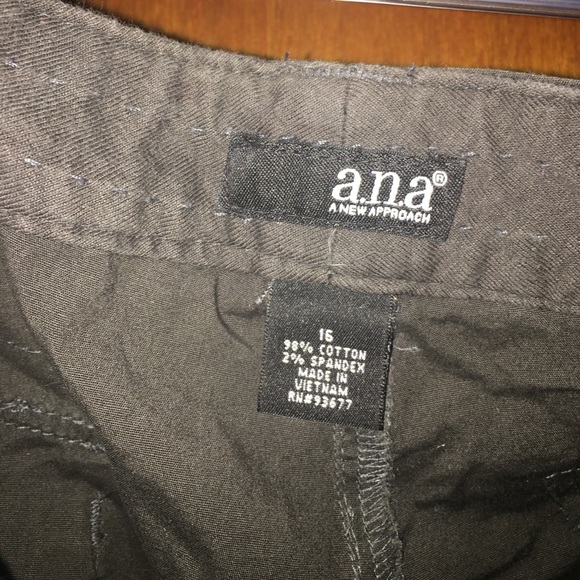 Black cargo shorts - Picture 3 of 4