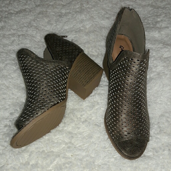 🍍PEEP TOE BOOTIES🌴 - Picture 5 of 5