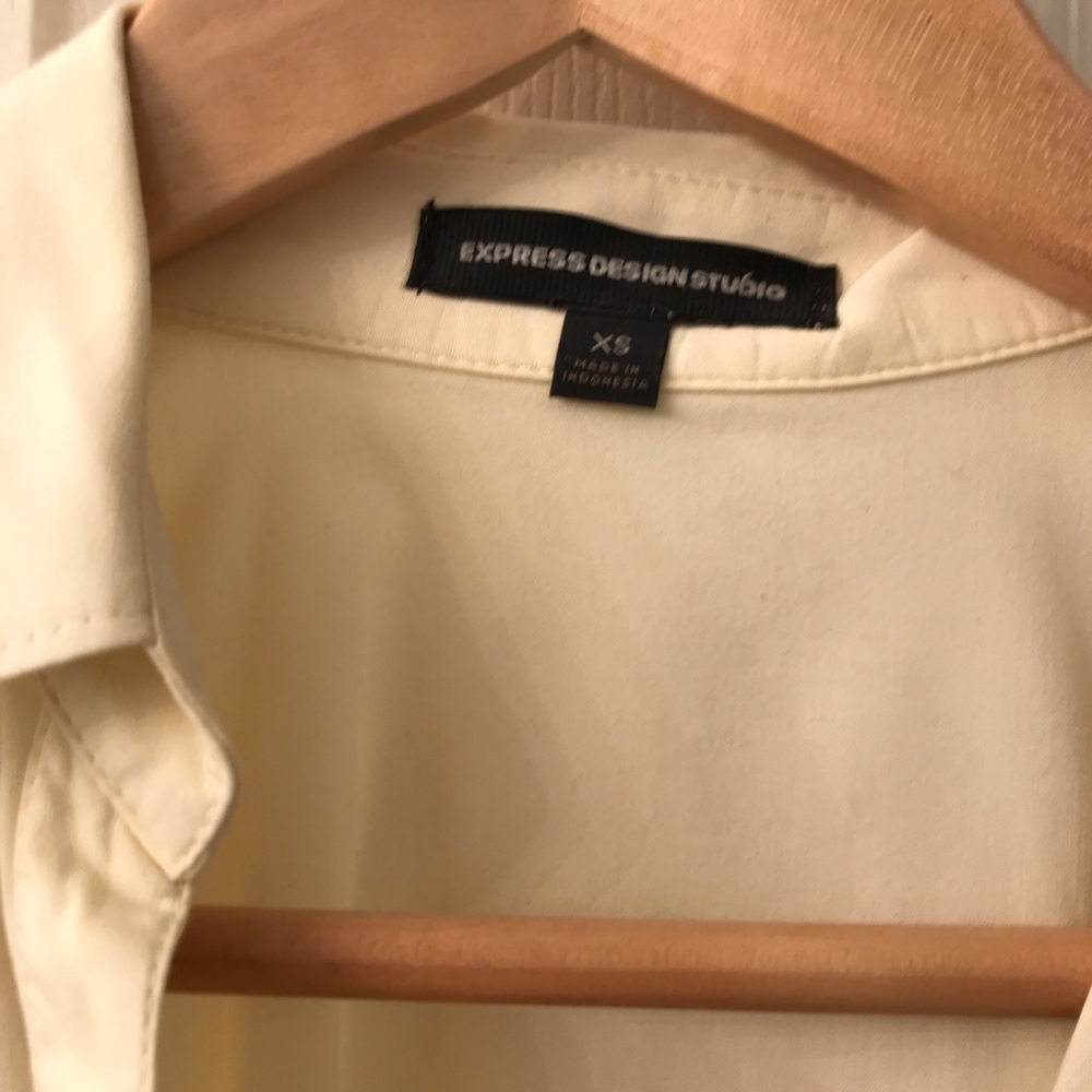 Express yellow button down blouse - Picture 2 of 3
