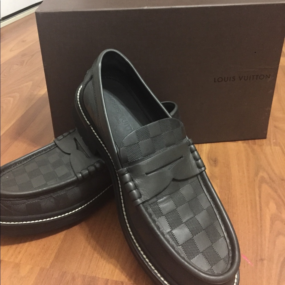 💯% Authentic Men shoes LOUIS VUITTON