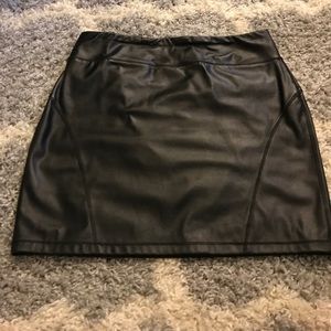 Fitted faux leather skirt