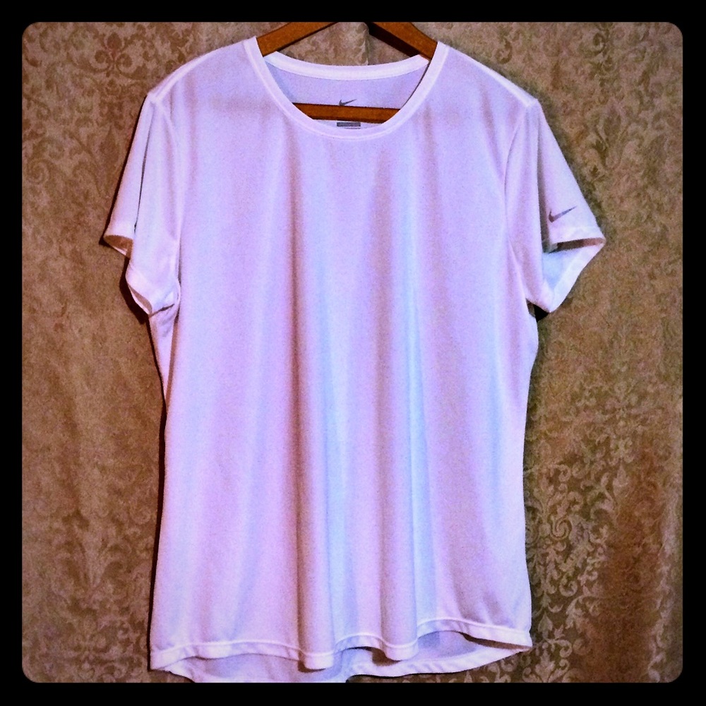 NWOT Women’s XL White Nike Dri Fit Top
