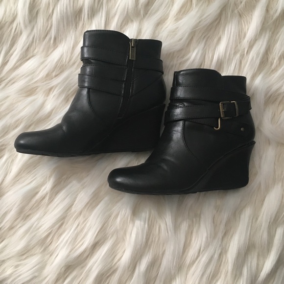 🎉KENNETH COLE WEDGE BOOTIES IN BLACK LEATHER🎉 - Picture 2 of 5
