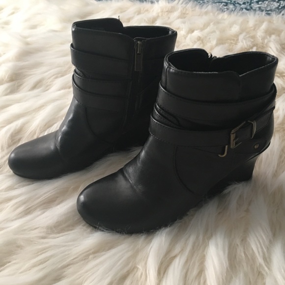 🎉KENNETH COLE WEDGE BOOTIES IN BLACK LEATHER🎉 - Picture 3 of 5