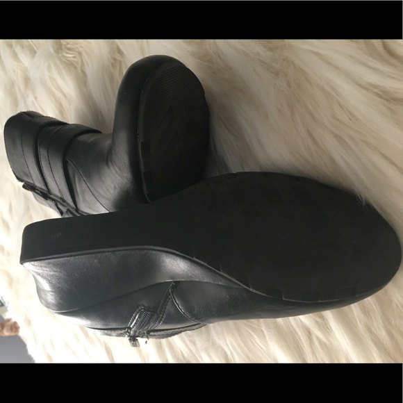 🎉KENNETH COLE WEDGE BOOTIES IN BLACK LEATHER🎉 - Picture 4 of 5