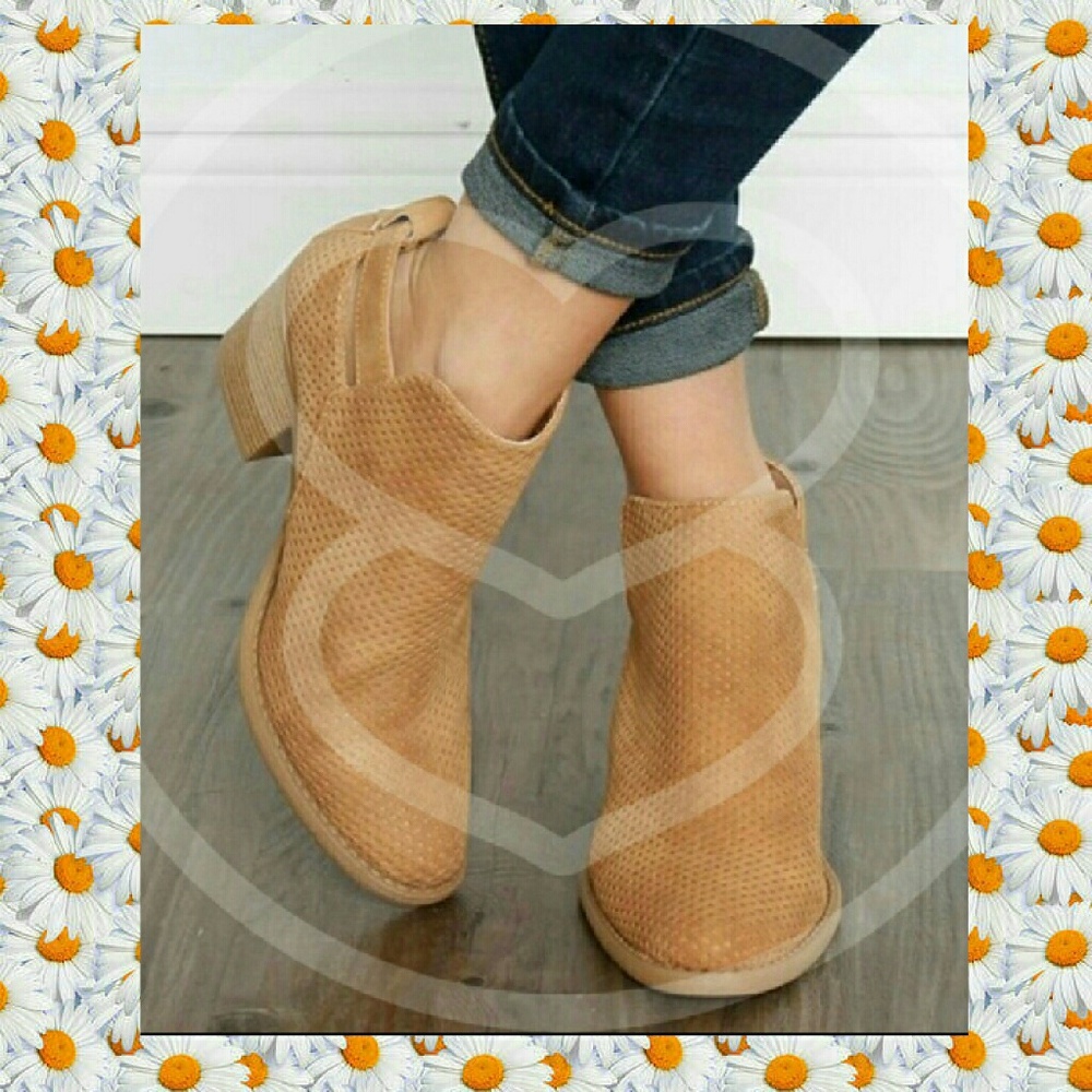 🍍BUCKLE CUT OUT BOOTIES🌴 - Picture 1 of 3