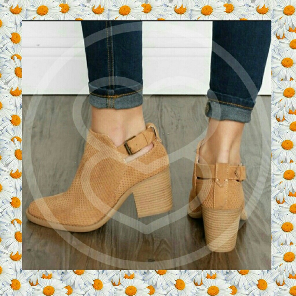 🍍BUCKLE CUT OUT BOOTIES🌴 - Picture 3 of 3