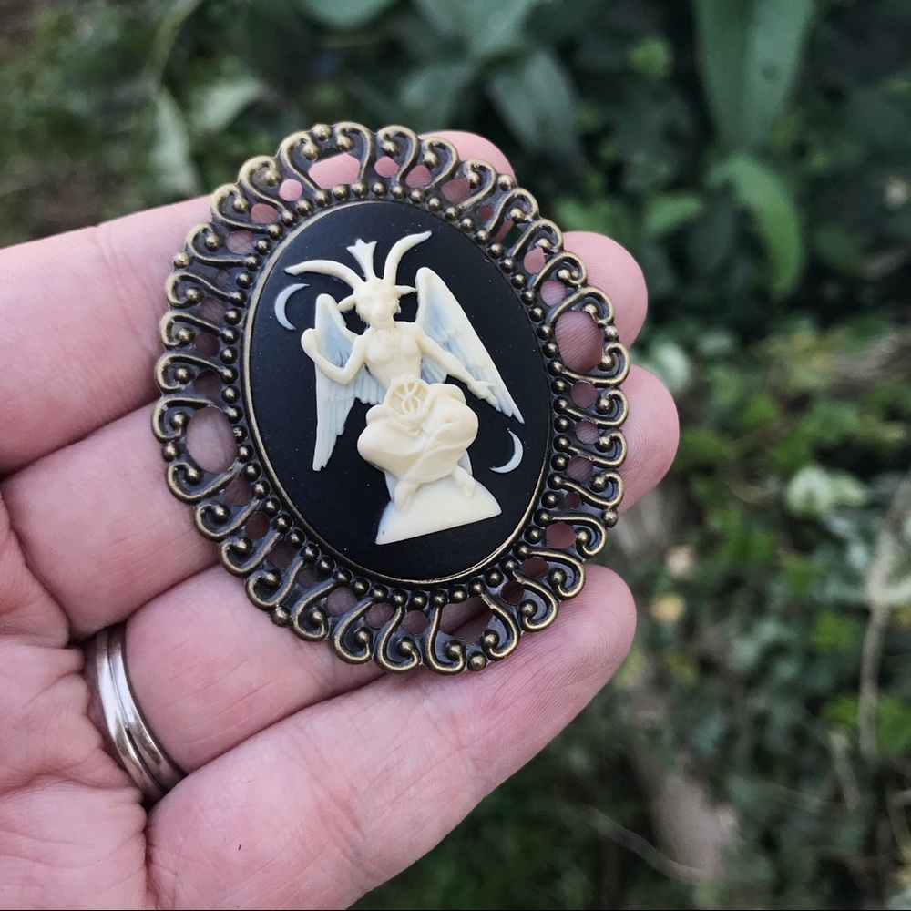 Baphomet Cameo Brooch Pin🖤 - Picture 2 of 4