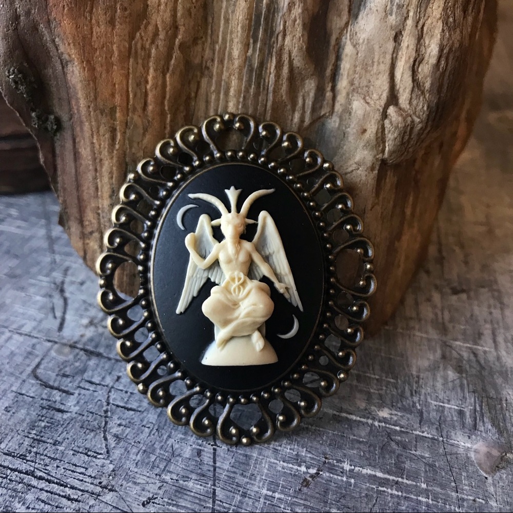 Baphomet Cameo Brooch Pin🖤 - Picture 3 of 4