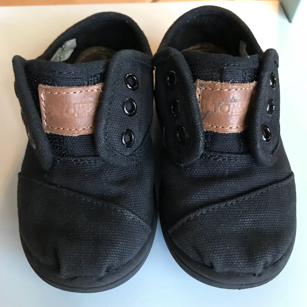 Tiny Toms Size 6