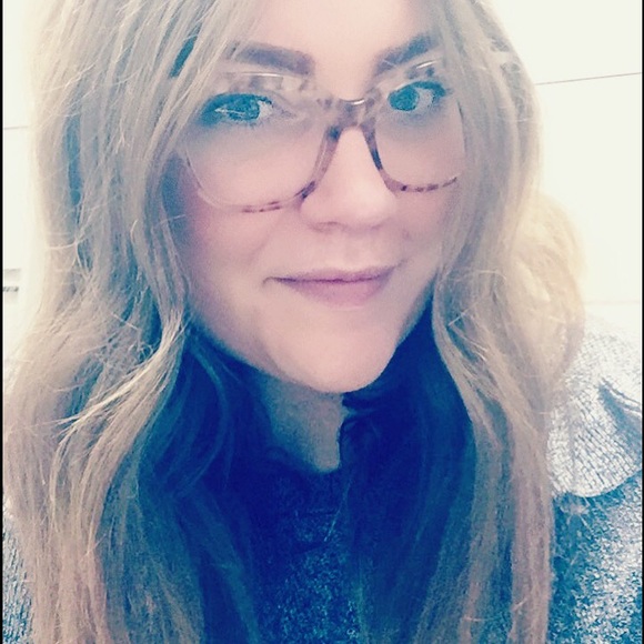 Meet your Posher, Monica - Picture 1 of 1