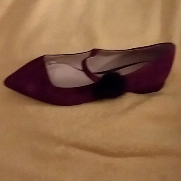 A burgundy shoes - Picture 5 of 5