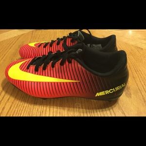 Nike Mercurial size 5Y boys cleats