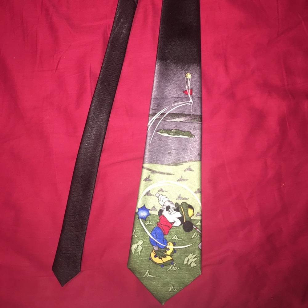 Mickey Golfing Tee